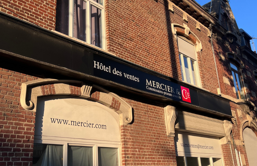 Image d'un panneau enseigne